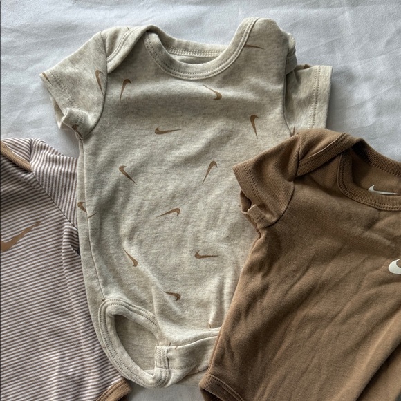 Nike Baby Bodysuit Trio - Beige, Cream, Brown 3M - Picture 3 of 5